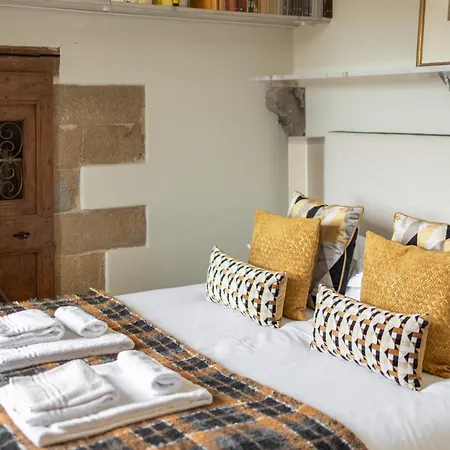 Old Bridge Large And Unique Artful With Elevator