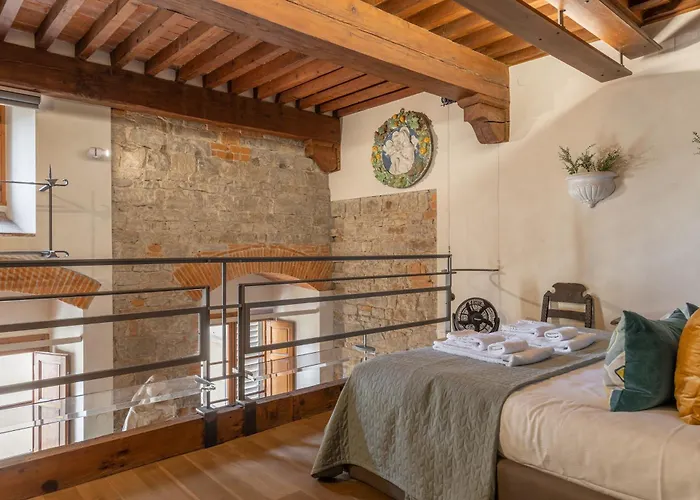 Old Bridge Large And Unique Artful With Elevator Apartment